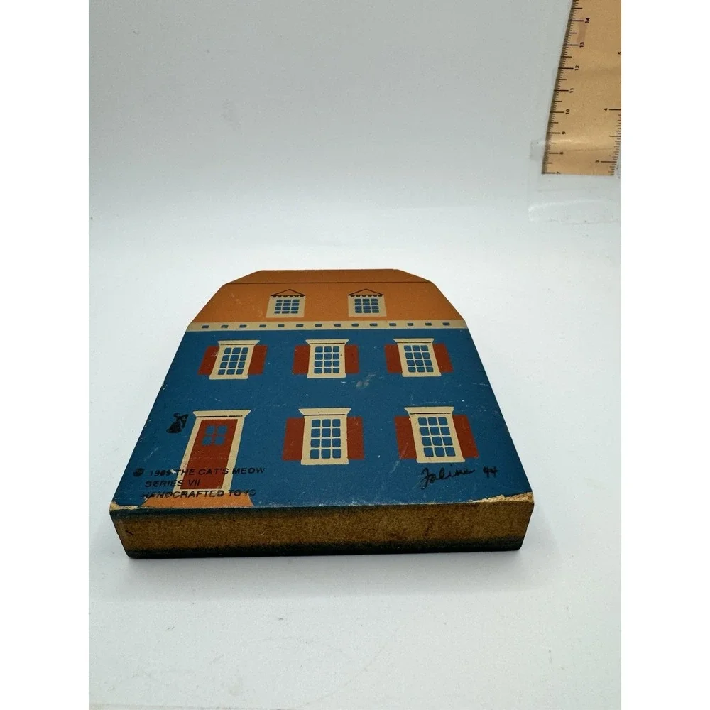 Vintage 1989 The Cat's Meow Village Series VII Handcrafted Toys Shop Wood Sitter